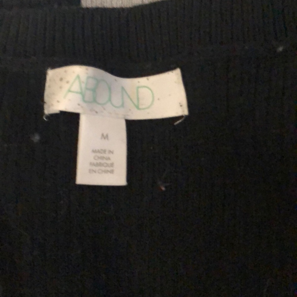 2 abound v neck lightweight sweaters - Picture 2 of 6